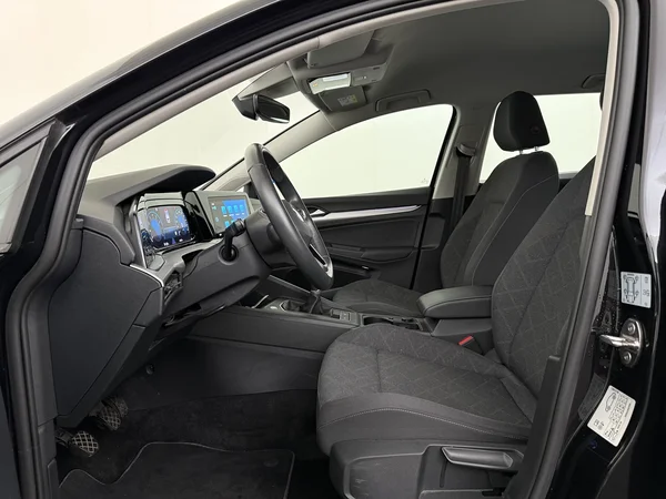 VOLKSWAGEN Golf Variant (2022) — foto 2 van 28