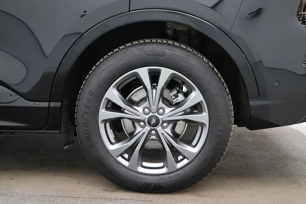 Ford Kuga (2023) — foto 9 van 29