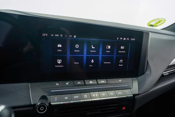 Opel Astra (2023) — foto 19 van 35