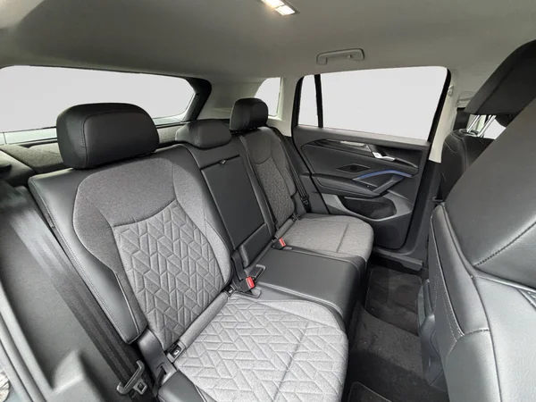 VOLKSWAGEN Tiguan (2025) — foto 11 van 24