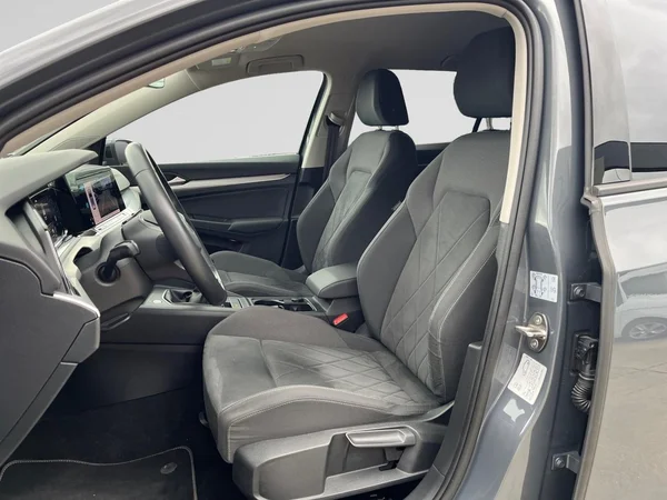 VOLKSWAGEN Golf VIII SW (2024) — foto 18 van 22