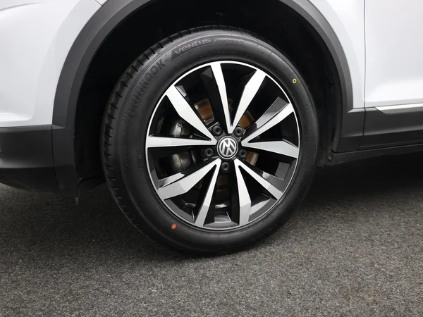 VOLKSWAGEN T-Roc (2019) — foto 4 van 20