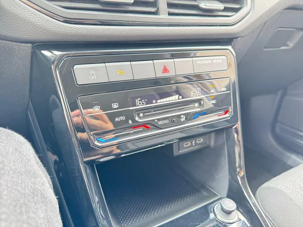 VOLKSWAGEN T-Cross (2024) — foto 7 van 16