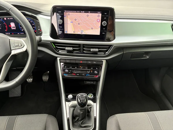 VOLKSWAGEN T-Roc (2024) — foto 4 van 24