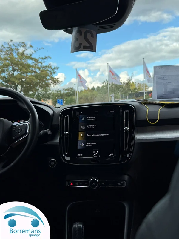Volvo XC-40 (2020) — foto 34 van 44