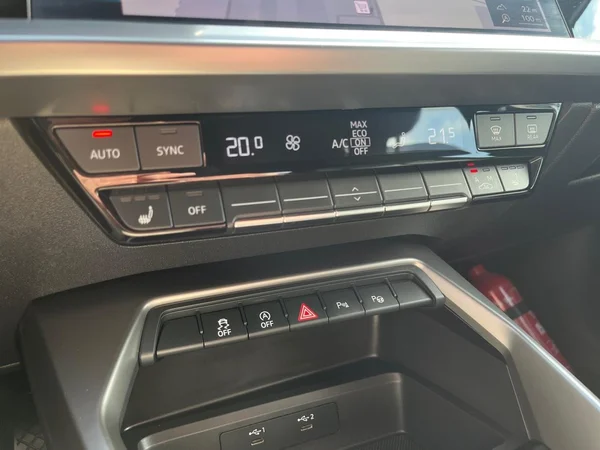 AUDI A3 Sportback (2024) — foto 8 van 21