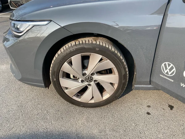 VOLKSWAGEN Golf VIII SW (2025) — foto 13 van 21