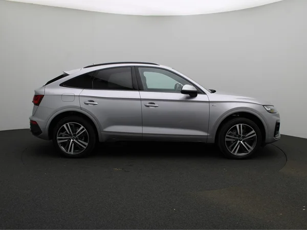 AUDI Q5 Sportback PHEV (2024) — foto 16 van 19