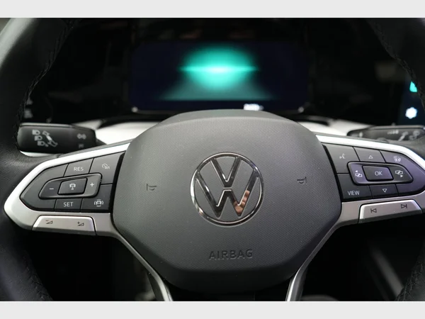VOLKSWAGEN Golf VIII (2023) — foto 24 van 27