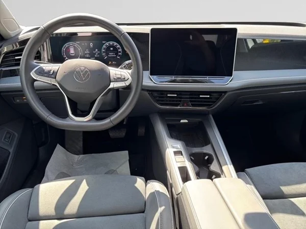 VOLKSWAGEN Passat SW (2025) — foto 2 van 25