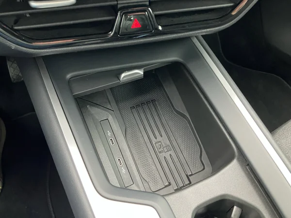 VOLKSWAGEN Passat SW (2024) — foto 11 van 25