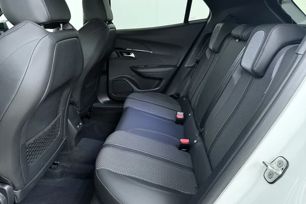 Peugeot 2008 (2023) — foto 15 van 16