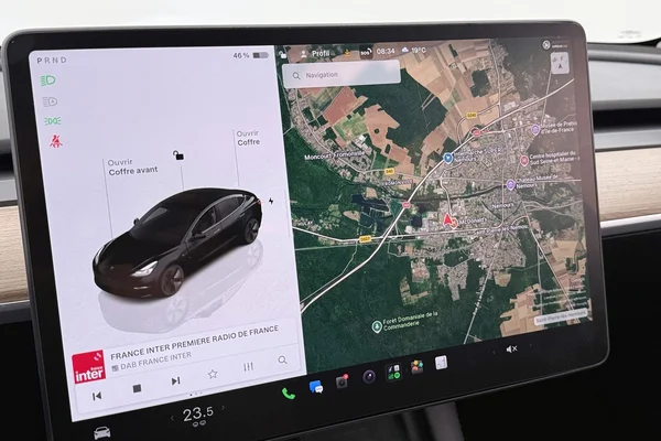 Tesla Model 3 (2023) — foto 20 van 40