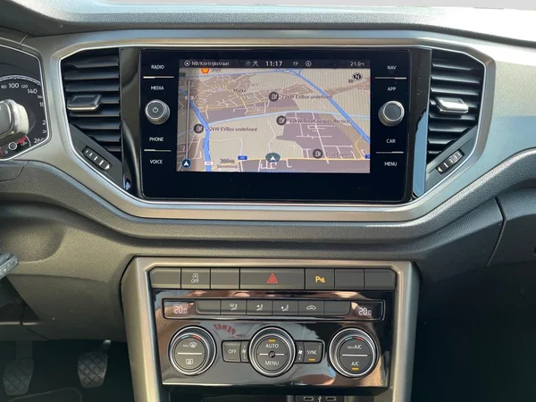 VOLKSWAGEN T-Roc (2021) — foto 15 van 22