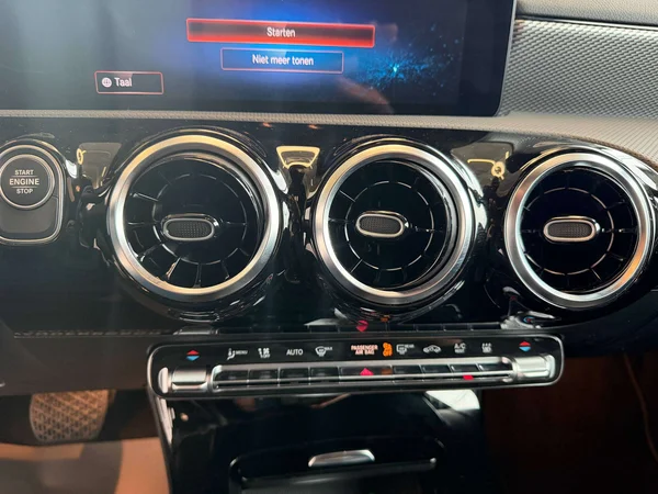 Mercedes-Benz CLA (2023) — foto 9 van 21