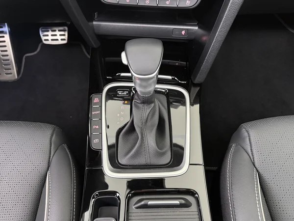 KIA Ceed SW (2023) — foto 2 van 31