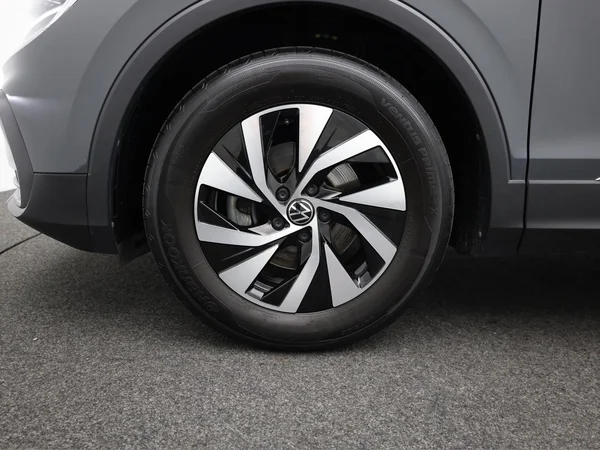 VOLKSWAGEN Tiguan (2023) — foto 4 van 20