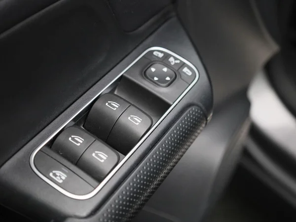Mercedes-Benz GLA (2022) — foto 24 van 41