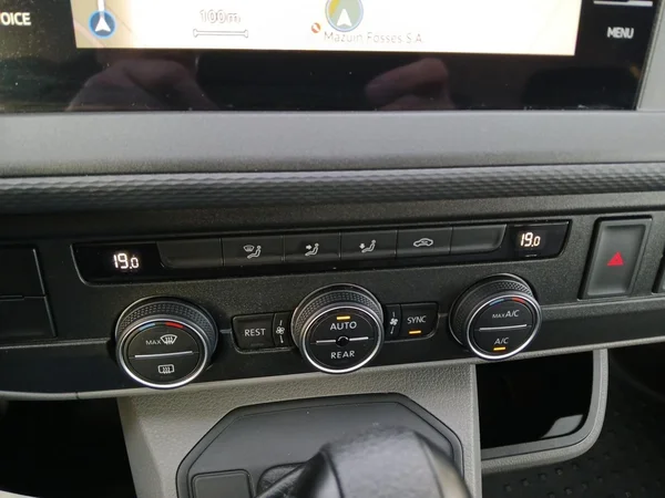 VOLKSWAGEN Transporter T6.1 1200 Caravelle Lwb Dsl (2024) — foto 8 van 16