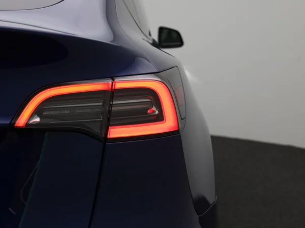 Tesla Model Y (2022) — foto 33 van 43