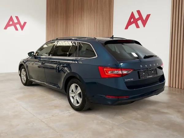 Skoda Superb (2022) — foto 30 van 30