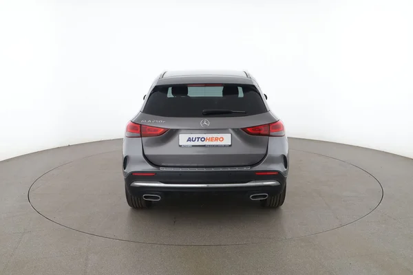 Mercedes-Benz GLA-Klasse (2022) — foto 11 van 16