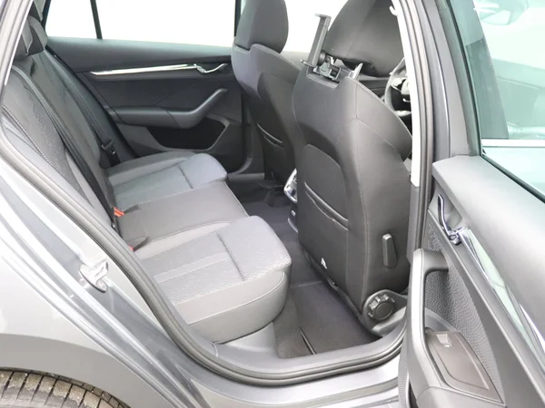 SKODA Octavia Combi (2025) — foto 6 van 27