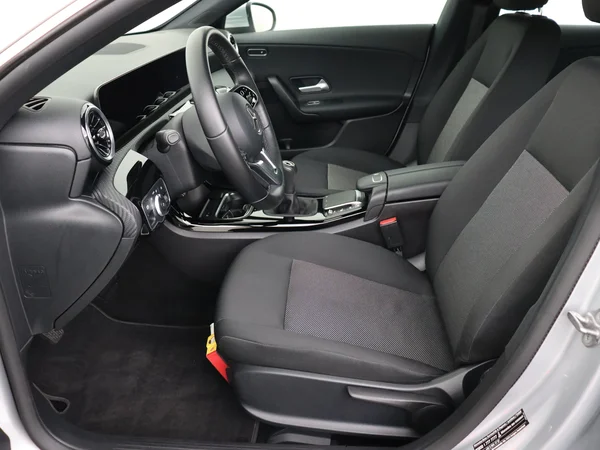 MERCEDES CLA 180 (2020) — foto 2 van 27