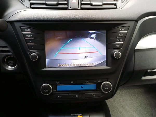 Toyota Avensis (2015) — foto 3 van 16