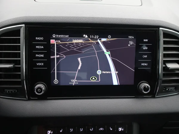 SKODA Karoq (2021) — foto 11 van 25