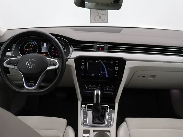 Volkswagen Passat (2023) — foto 2 van 29