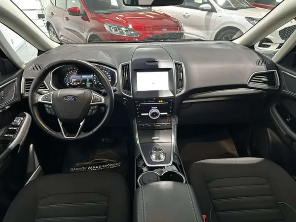 Ford Galaxy (2024) — foto 12 van 17