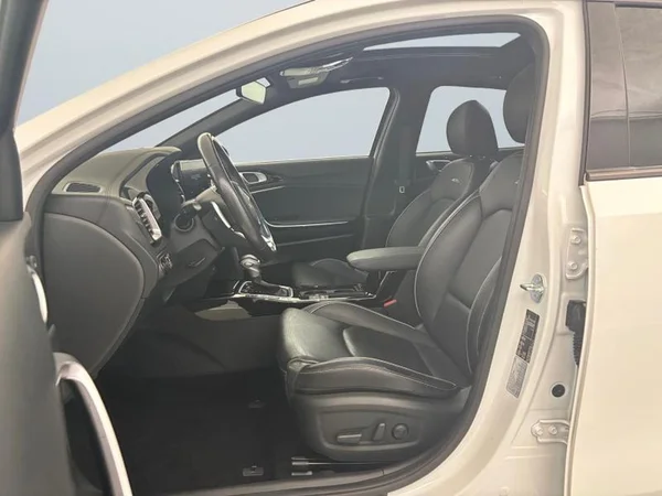 KIA XCeed (2024) — foto 2 van 35