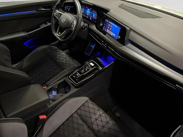 VOLKSWAGEN Golf VIII (2024) — foto 13 van 15