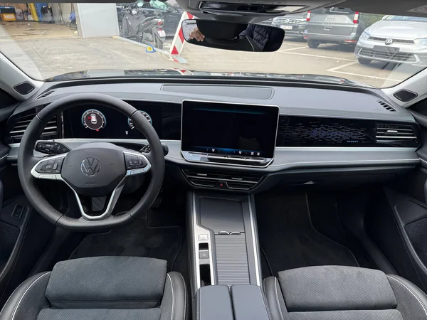 VOLKSWAGEN Passat SW (2025) — foto 2 van 15