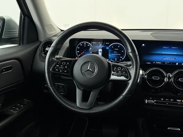 MERCEDES GLB 180 (2021) — foto 14 van 27