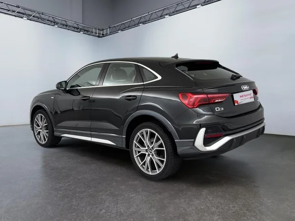 Audi Q3 (2022) — foto 31 van 35