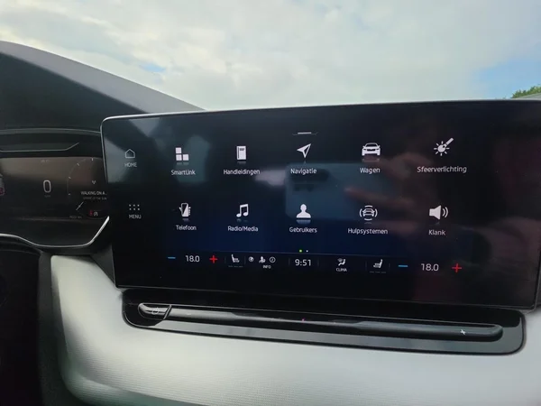 SKODA Octavia Combi (2021) — foto 13 van 24
