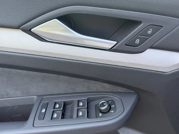 VOLKSWAGEN Golf VIII (2026) — foto 6 van 16