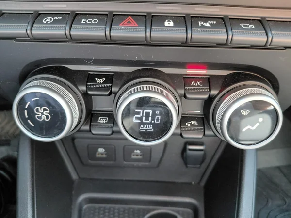 Dacia Duster (2024) — foto 17 van 18