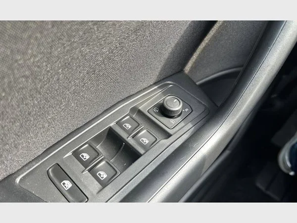 Volkswagen T-Roc (2022) — foto 18 van 25