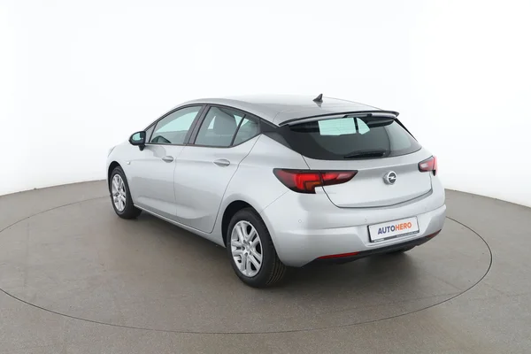Opel Astra (2019) — foto 10 van 16