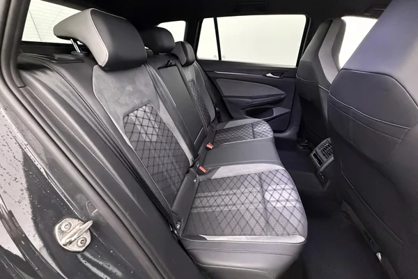 Volkswagen Golf VIII SW (2022) — foto 4 van 29