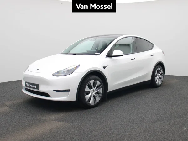 Tesla Model Y (2023) — foto 1 van 43