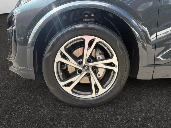 AUDI Q6 e-tron (2026) — foto 13 van 16