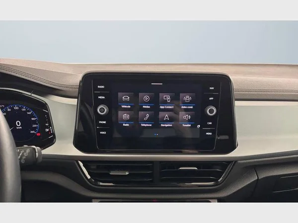 Volkswagen T-Roc (2022) — foto 8 van 24