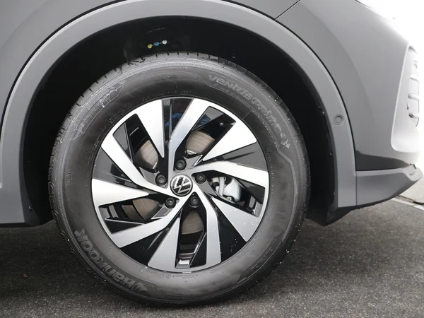 VOLKSWAGEN Tiguan (2025) — foto 20 van 21