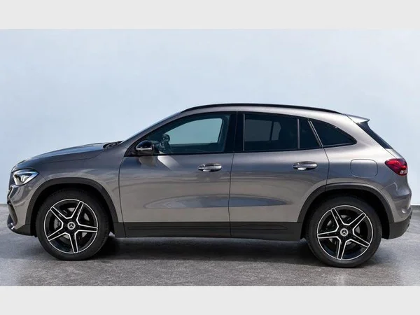 Mercedes-Benz GLA 180 (2022) — foto 16 van 22