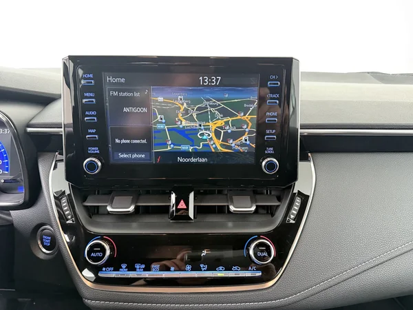 TOYOTA Corolla (2022) — foto 2 van 27
