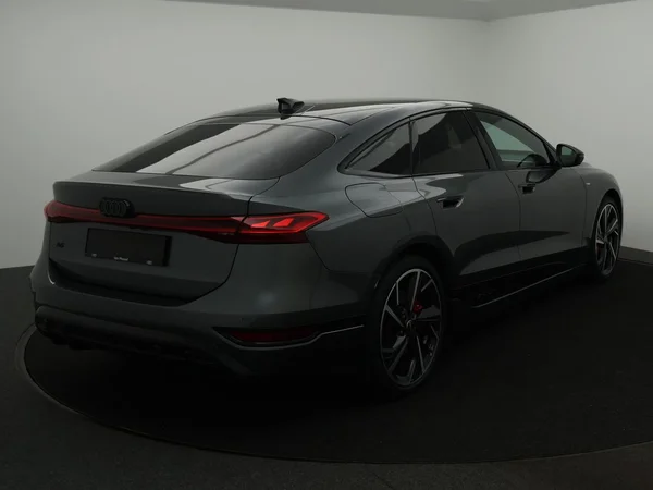AUDI A6 Sportback e-tron (2025) — foto 36 van 37